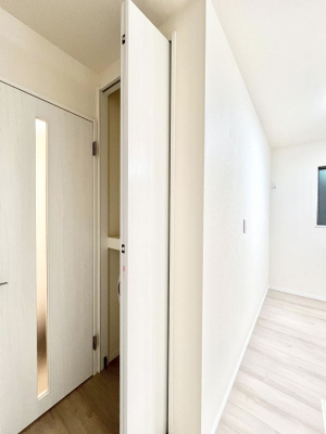 ���̑����ρ@���r���O���[�B�����Ɏ��[������ƕ����W�܂�LDK���X�b�L���Еt�������ł��ˁB  