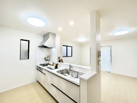 �L�b�`���@���������Ȃ���ł����Ƒ��Ƃ̉�b���y���߂�ΖʃL�b�`��