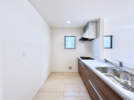 �L�b�`���@�u�₩�ȕ����ʂ蔲����L�b�`���B��������̂Ŗ��邭���C�ɂ��𗧂��܂��B