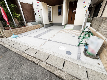 @2\I}Ȃql̒ԂɁB܂AƑ̎]ԃXy[XƂĂ劈B