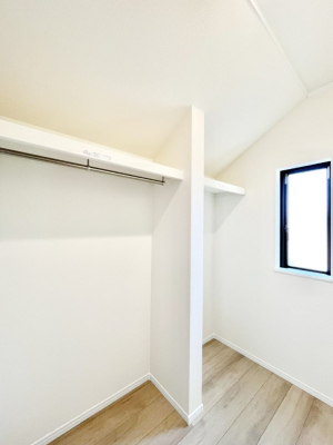 ���̑��@2�K�ɂ͉Ƒ��݂�Ȃŋ��L�ł���E�H�[�N�C���N���[�[�b�g�B�t�@�~���[�N���[�N�Ƃ��Ă��g�����������܂��B