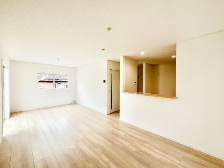 ���r���O�@���邢�z���������A�����̕��͋C�ɖ�������郊�r���O�E�_�C�j���O�B 