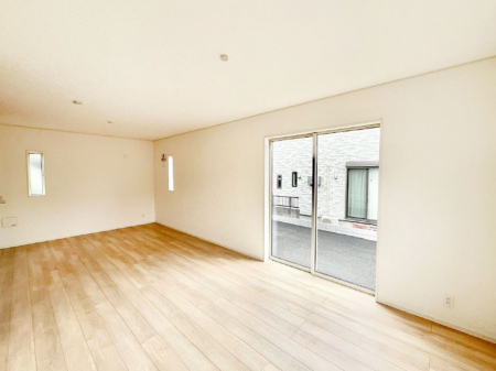 ���̑����ρ@�Ƒ��̏Ί炪���R�Ɛ��܂�Ă���A����ȕ��͋C�̃_�C�j���O�Ɏd�オ���Ă��܂��B