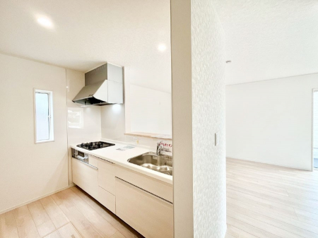 �L�b�`���@�u�₩�ȕ����ʂ蔲����L�b�`���B��������̂Ŗ��邭���C�ɂ��𗧂��܂��B