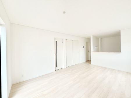 ���r���O�@���邢�z���������A�����̕��͋C�ɖ�������郊�r���O�E�_�C�j���O�B 