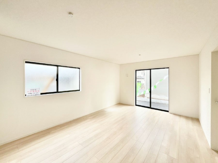 ���̑����ρ@�Ƒ��̏Ί炪���R�Ɛ��܂�Ă���A����ȕ��͋C�̃_�C�j���O�Ɏd�オ���Ă��܂� 