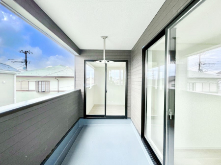 �o���R�j�[�@�㕔�ɉ������������Ă���̂ŋ}�ȉJ�̎��ɂ����S�ł��B 