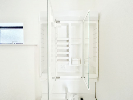 ���̑����ρ@�O�ʋ��̗��ɁA���ϕi��q���p�i�Ȃǂ����[�\�B���ʑ����������ƕۂ��܂��I