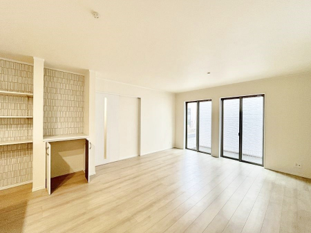 ���r���O�@���邢�z���������A�����̕��͋C�ɖ�������郊�r���O�_�C�j���O