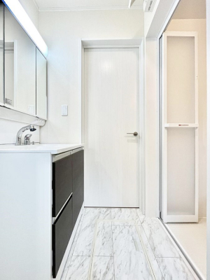 ���̑��@��Ƃ�̐��ʃX�y�[�X�Œ��̐g�x�x���X���[�Y��