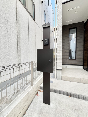 ���̑��@�\�D�E�C���^�[�z���E�|�X�g���ЂƂɏW��B�G���g�����X�ɂȂ��ރV���v���f�U�C���B