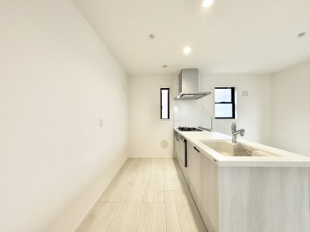 �L�b�`���@�u�₩�ȕ����ʂ蔲����L�b�`���B��������̂Ŗ��邭���C�ɂ��𗧂��܂��B