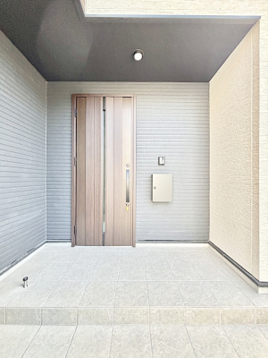 ց@؂ȉƑAqo}錺ցB֑O͉tŉJ~ĂĂGɂłB