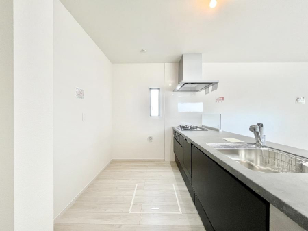 �L�b�`���@�u�₩�ȕ����ʂ蔲����L�b�`���B��������̂Ŗ��邭���C�ɂ��𗧂��܂��B