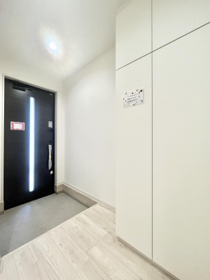 ���ց@�K���X�X���b�g�̓��������փh�A�������Ɍ���͂��Ă���܂�