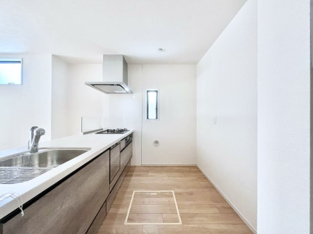 �L�b�`���@�u�₩�ȕ����ʂ蔲����L�b�`���B��������̂Ŗ��邭���C�ɂ��𗧂��܂��B