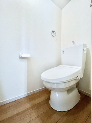 �g�C���@�g�C����1�K��2�K���ꂼ��ɔz�u����Ă��ĂƂĂ��֗��ł��B 