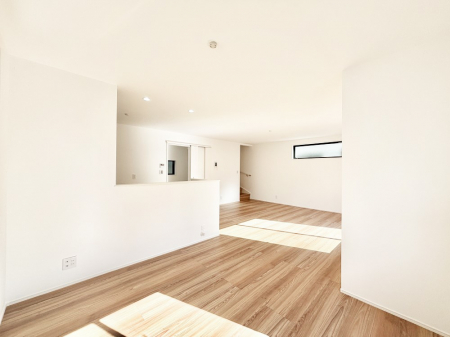 ̑ρ@Ƒ̏Ί炪RƐ܂ĂAȕ͋C̃_CjOɎdオĂ܂B