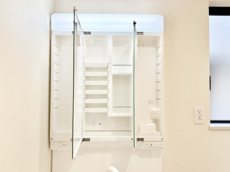 ���̑����ρ@�O�ʋ��̗��ɁA���ϕi��q���p�i�Ȃǂ����[�\�B���ʑ����������ƕۂ��܂��I