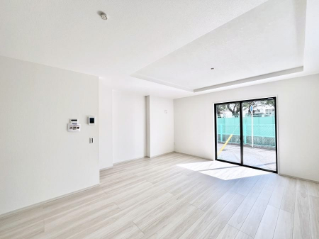 ���r���O�@�傫�ȑ����炽���Ղ�̗z���ƕ����������郊�r���O