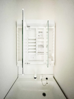 ���̑����ρ@�O�ʋ��̗��ɁA���ϕi��q���p�i�Ȃǂ����[�\�B���ʑ����������ƕۂ��܂��I