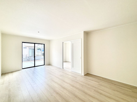 ���̑����ρ@�Ƒ��̏Ί炪���R�Ɛ��܂�Ă���A����ȕ��͋C�̃_�C�j���O�Ɏd�オ���Ă��܂��B