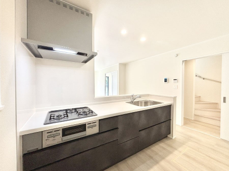 �L�b�`���@���������Ȃ���ł����Ƒ��Ƃ̉�b���y���߂�ΖʃL�b�`��