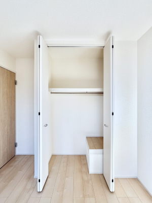 ���[�@�m���̃N���[�[�b�g�B���s��������̂Ō���̈ߗނ�����������܂�܂��B