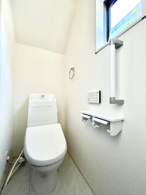 �g�C���@�g�C����1�K��2�K���ꂼ��ɔz�u����Ă��ĂƂĂ��֗��ł��B 