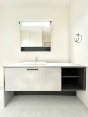 ���ʑ�E���ʏ��@��Ƃ�̐��ʃX�y�[�X�Œ��̐g�x�x���X���[�Y��