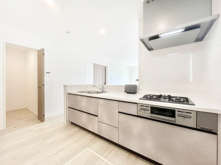 �L�b�`���@���r���O�ŗV�Ԃ��q�l�������Ȃ��炨�������ł���ΖʃL�b�`���B  