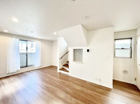 ̑ρ@u܁vuvƑƂ̃R~jP[V[܂郊rOCKi܂B 