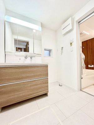 ̑@ʏ͂Ƃ̂Xy[XŁAgxx̃XLPASɗ]TĂłłB  