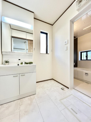 ̑@Ă̂ŎC̑ꏊłC\s܂B̐gxxCǂI