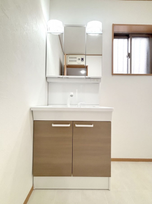 ʑEʏ@邢ʏ͖̐gxxyłႢłB