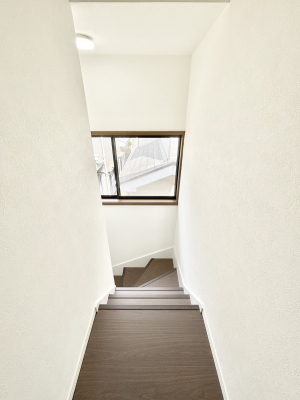 ���̑��@�K�i�͔��Â��Ȃ肪���ł����A����t���邱�Ƃɂ���Ė��邢��Ԃɂł���̂ŁA��艺��̈��S�����m�ۂ���܂��B 