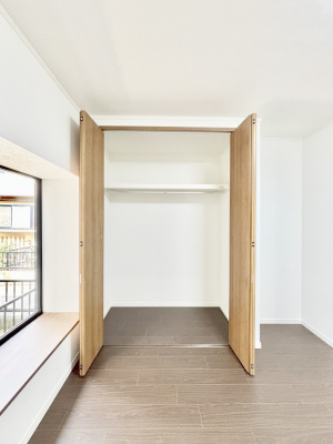 ���[�@�m���̃N���[�[�b�g�B���s��������̂Ō���̈ߗނ�����������܂�܂��B