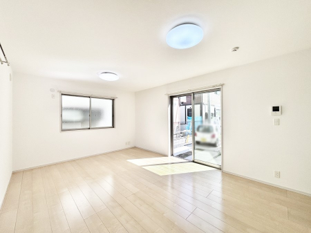 ̑ρ@Ƒ̏Ί炪RƐ܂ĂAȕ͋C̃_CjOɎdオĂ܂ 