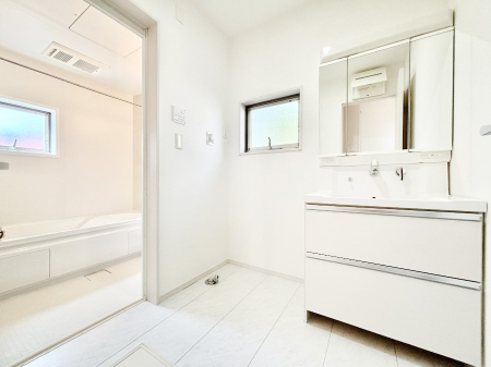 ʑEʏ@Ƃ̐ʃXy[XŒ̐gxxX[Y