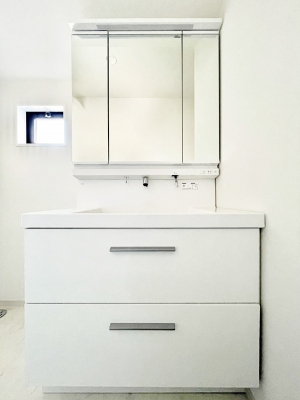 ���ʑ�E���ʏ��@�O�ʋ��̗��ɁA���ϕi��q���p�i�Ȃǂ����[�\�B���ʑ����������ƕۂ��܂��I  