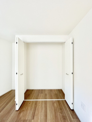 ���[�@�m���̃N���[�[�b�g�B���s��������̂Ō���̈ߗނ�����������܂�܂��B