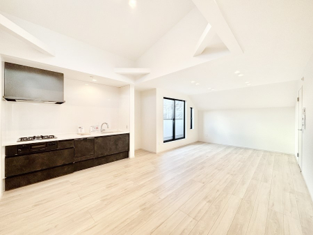 ���̑����ρ@���Ƒ��̉�b���͂��ށA�J���I�ȃ_�C�j���O