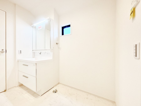 ���̑��@����������z���C�g�J���[����Ƃ��������h���[�X�y�[�X