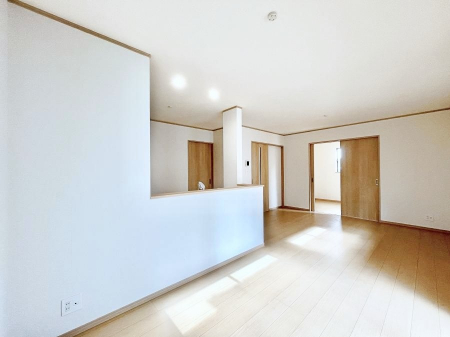 ���̑����ρ@�Ƒ��̏Ί炪���R�Ɛ��܂�Ă���A����ȕ��͋C�̃_�C�j���O�Ɏd�オ���Ă��܂��B