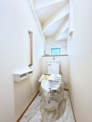 �g�C���@�g�C����1�K��2�K���ꂼ��ɔz�u����Ă��ĂƂĂ��֗��ł��B 