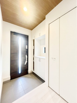 ���ց@�K���X�X���b�g�̓��������փh�A�������Ɍ���͂��Ă���܂�