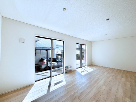 ̑ρ@Ƒ̏Ί炪RƐ܂ĂAȕ͋C̃_CjOɎdオĂ܂ 