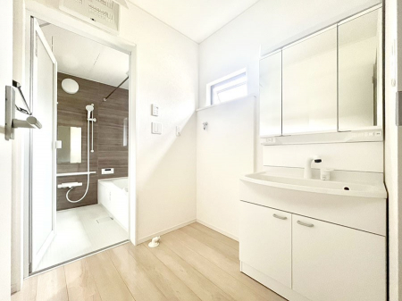 ʑEʏ@邢ʏ͖̐gxxyłႢłB