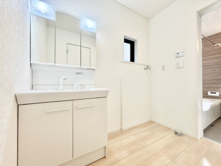 ʑEʏ@邢ʏ͖̐gxxyłႢłB