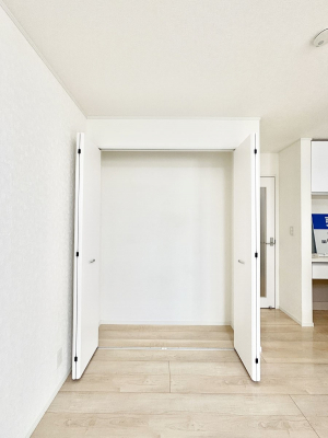 ̑ρ@rO[BɎ[ƕW܂LDKXbLЕtłˁB  